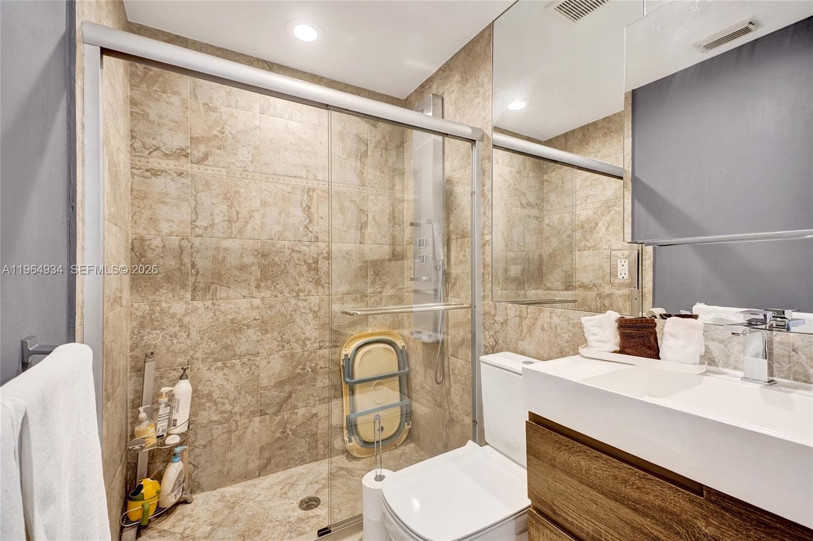 1662 Diplomat Dr, Miami FL 33179 — 30