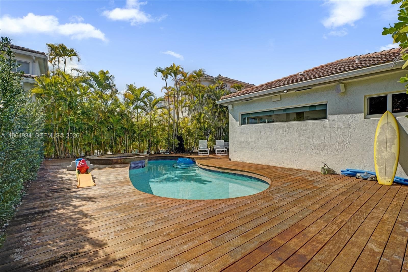 1662 Diplomat Dr, Miami FL 33179 — 49
