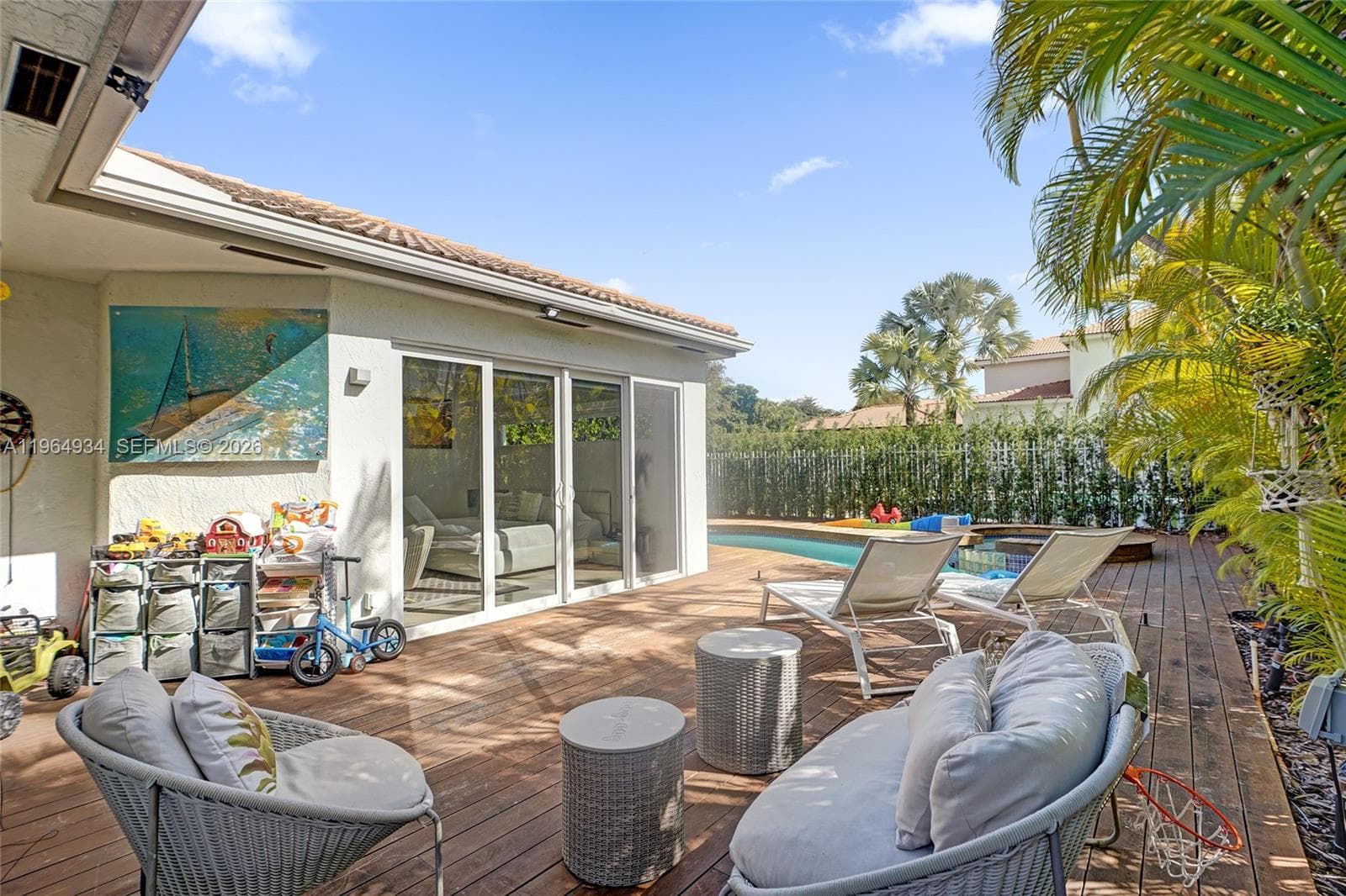 1662 Diplomat Dr, Miami FL 33179 — 45