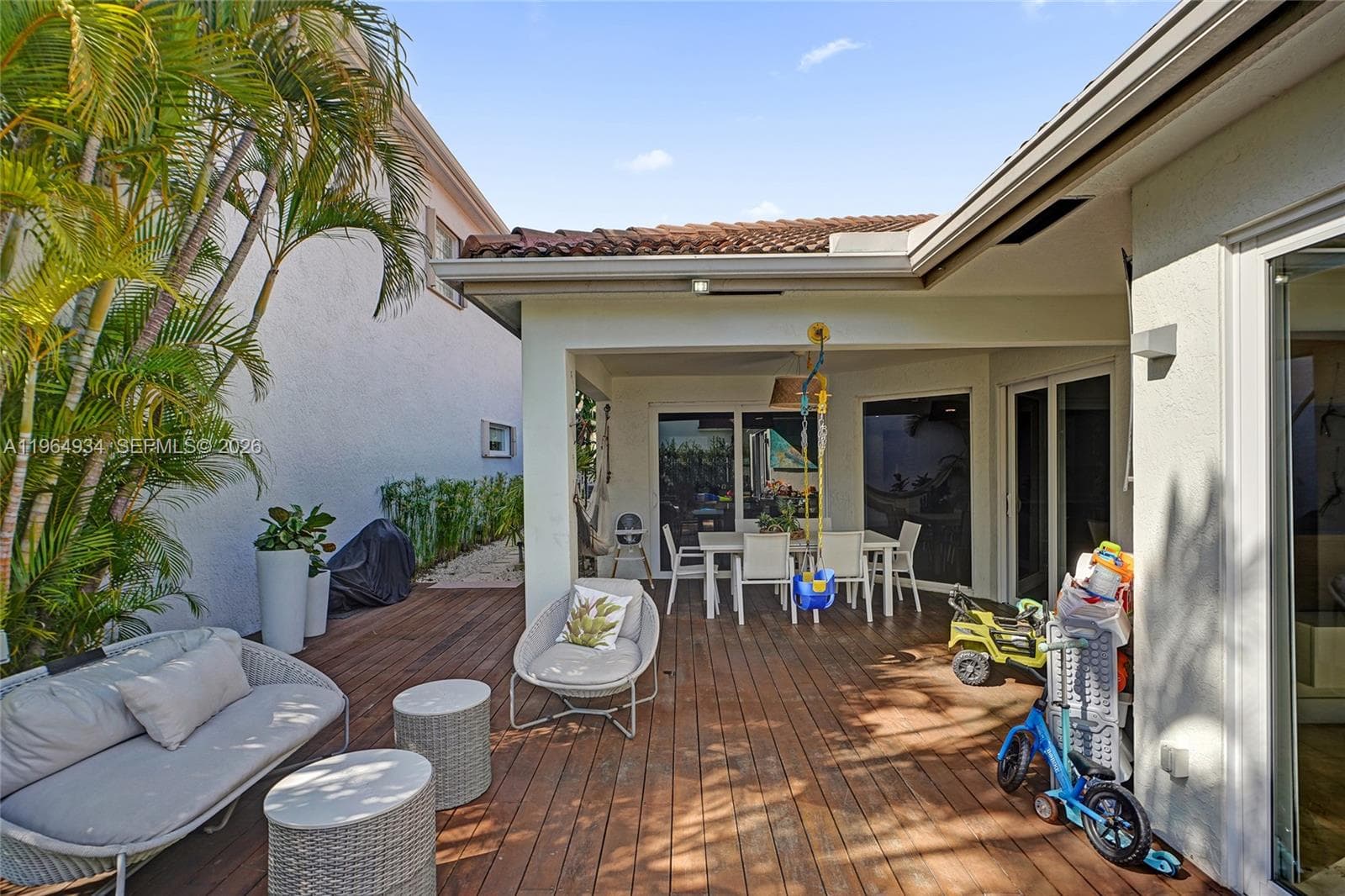 1662 Diplomat Dr, Miami FL 33179 — 55