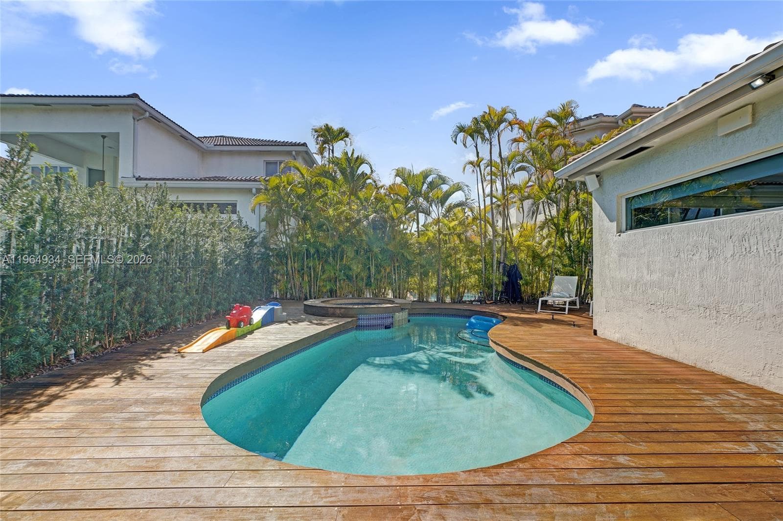 1662 Diplomat Dr, Miami FL 33179 — 50