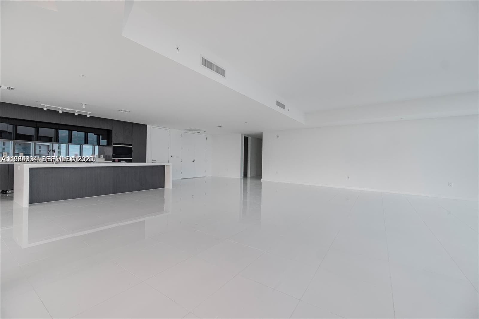 851 NE 1st Ave # 4911, Miami FL 33132 — 3