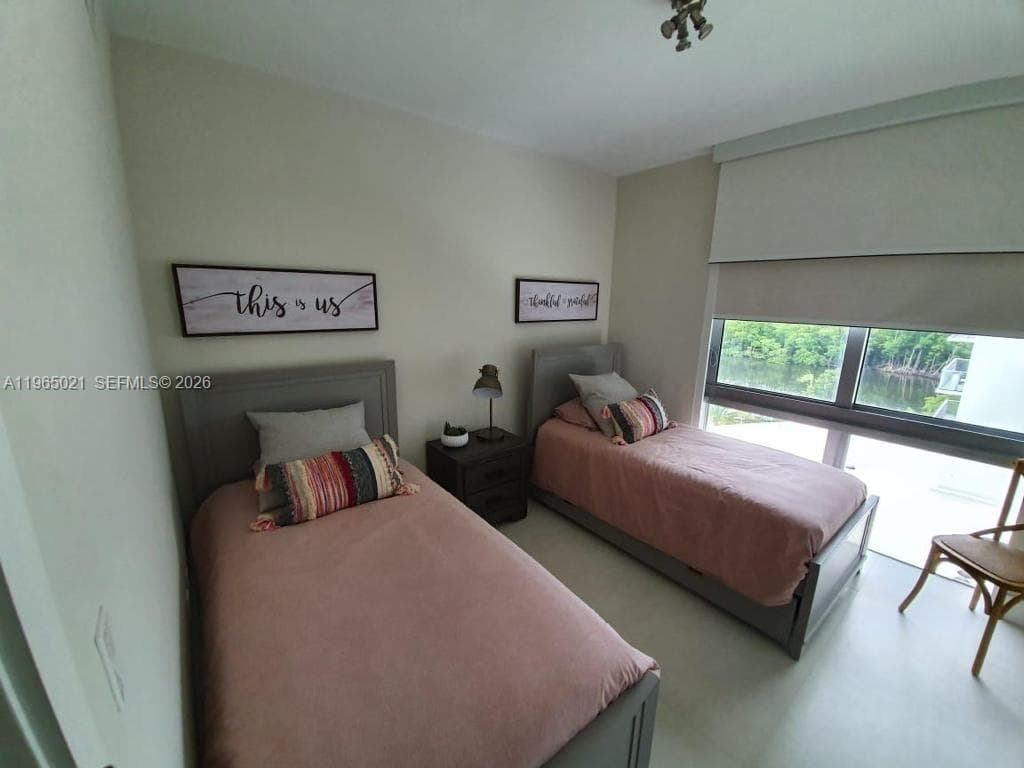 16385 Biscayne Blvd # 507, North Miami Beach FL 33160 — 23