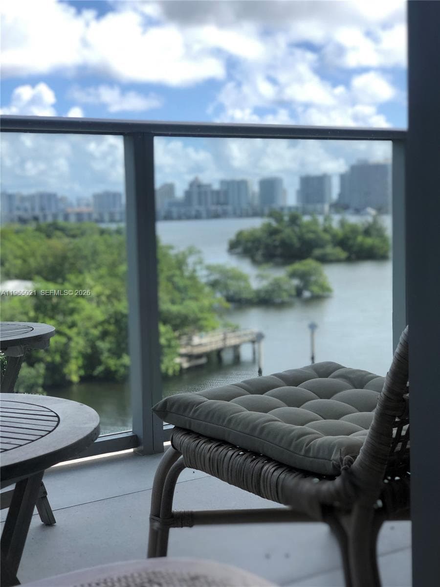 16385 Biscayne Blvd # 507, North Miami Beach FL 33160 — 27