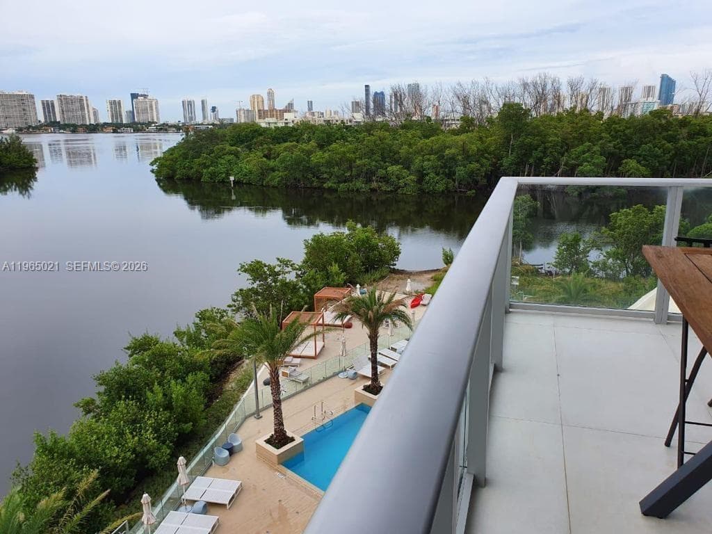 16385 Biscayne Blvd # 507, North Miami Beach FL 33160 — 13