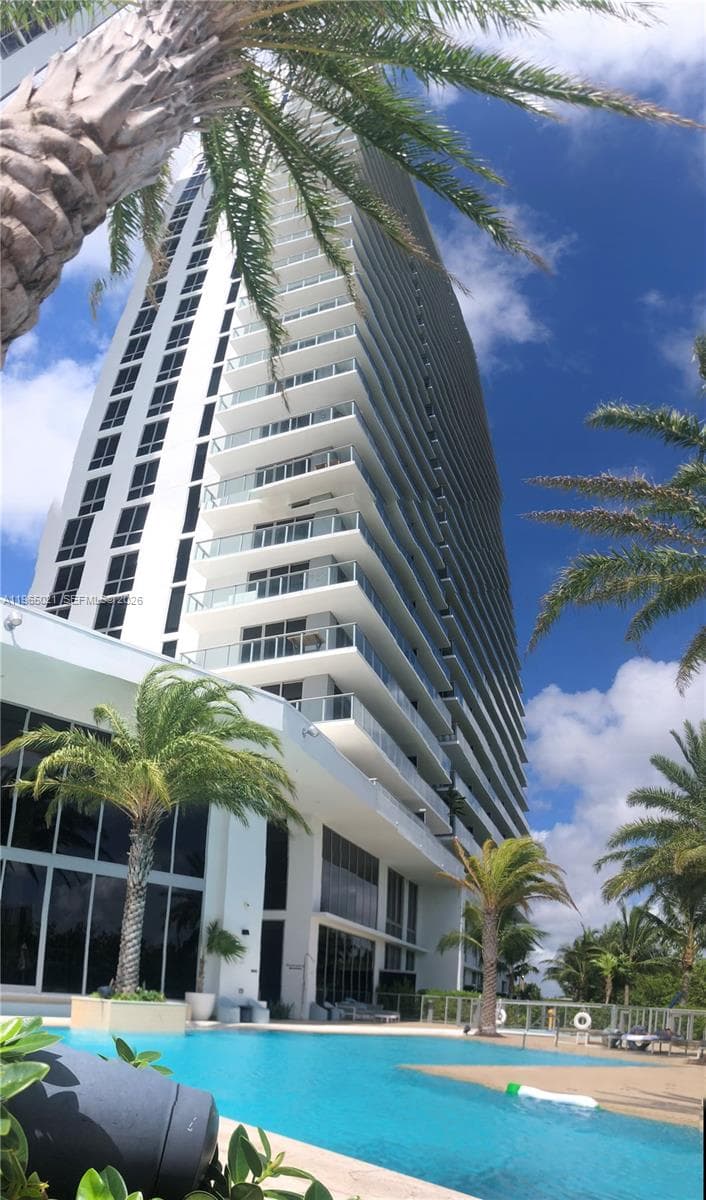 16385 Biscayne Blvd # 507, North Miami Beach FL 33160 — 1