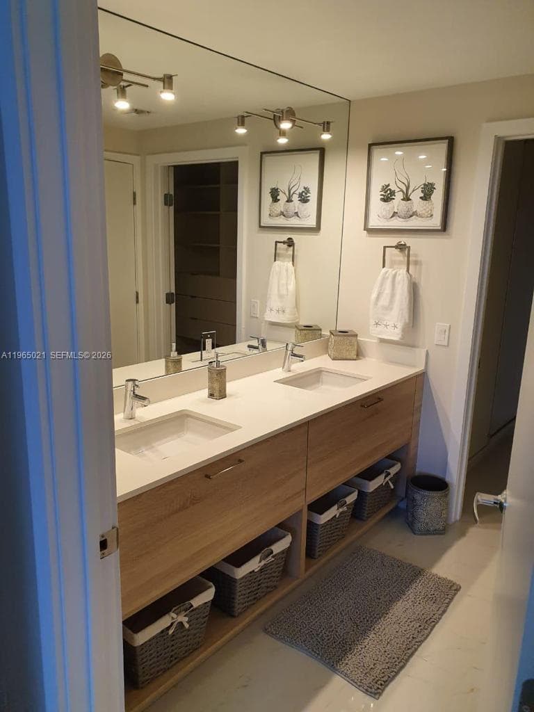 16385 Biscayne Blvd # 507, North Miami Beach FL 33160 — 20