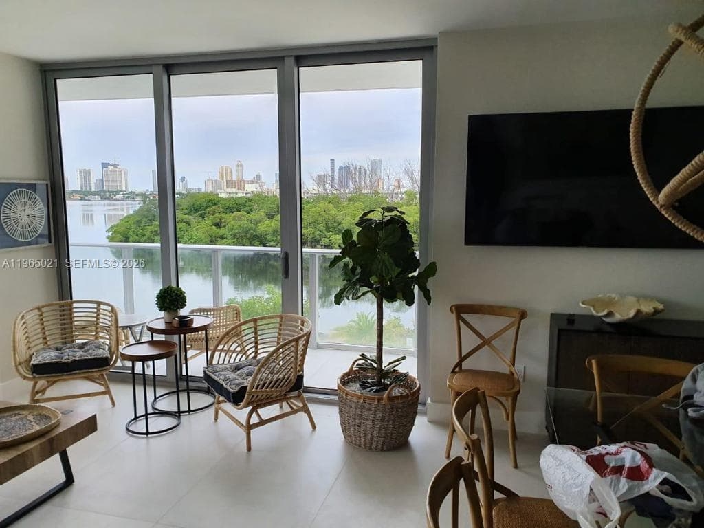 16385 Biscayne Blvd # 507, North Miami Beach FL 33160 — 10