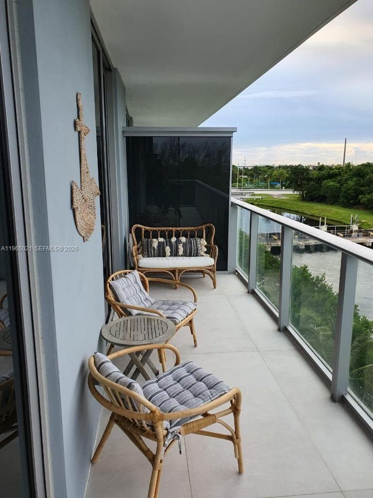 16385 Biscayne Blvd # 507, North Miami Beach FL 33160 — 18