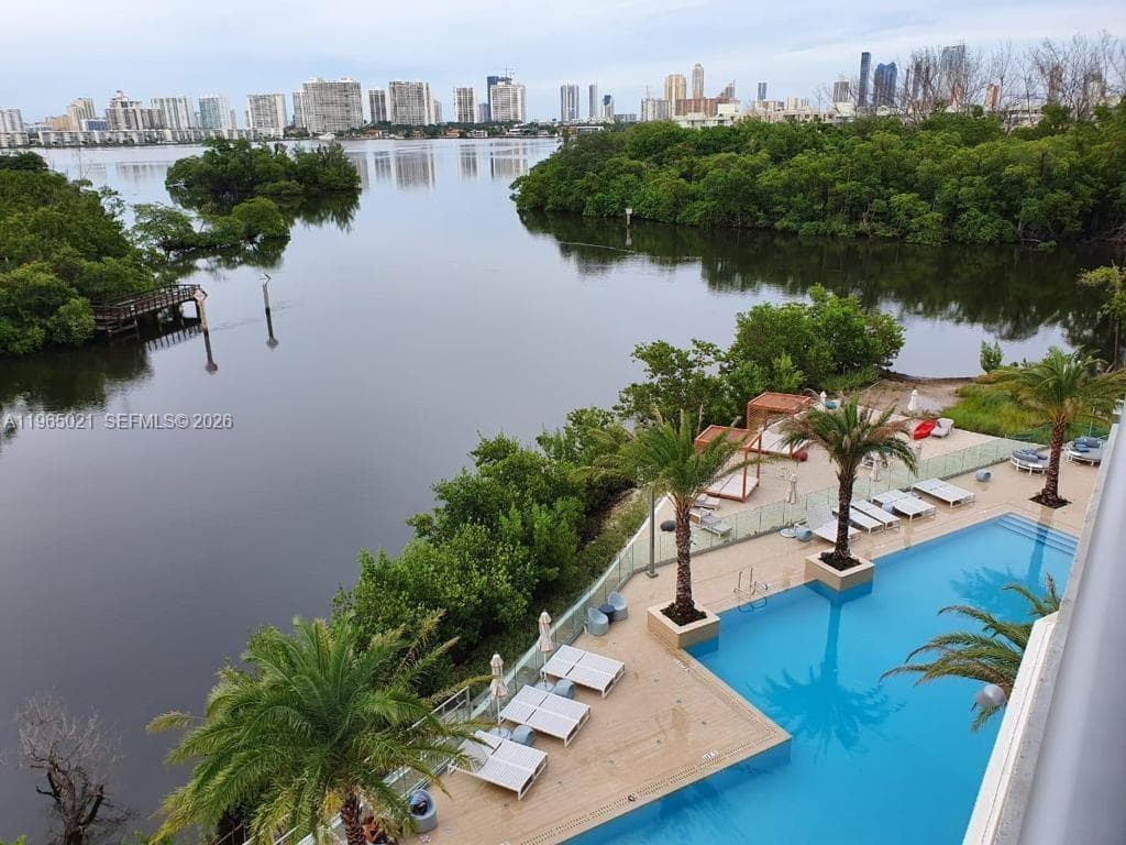 16385 Biscayne Blvd # 507, North Miami Beach FL 33160 — 15