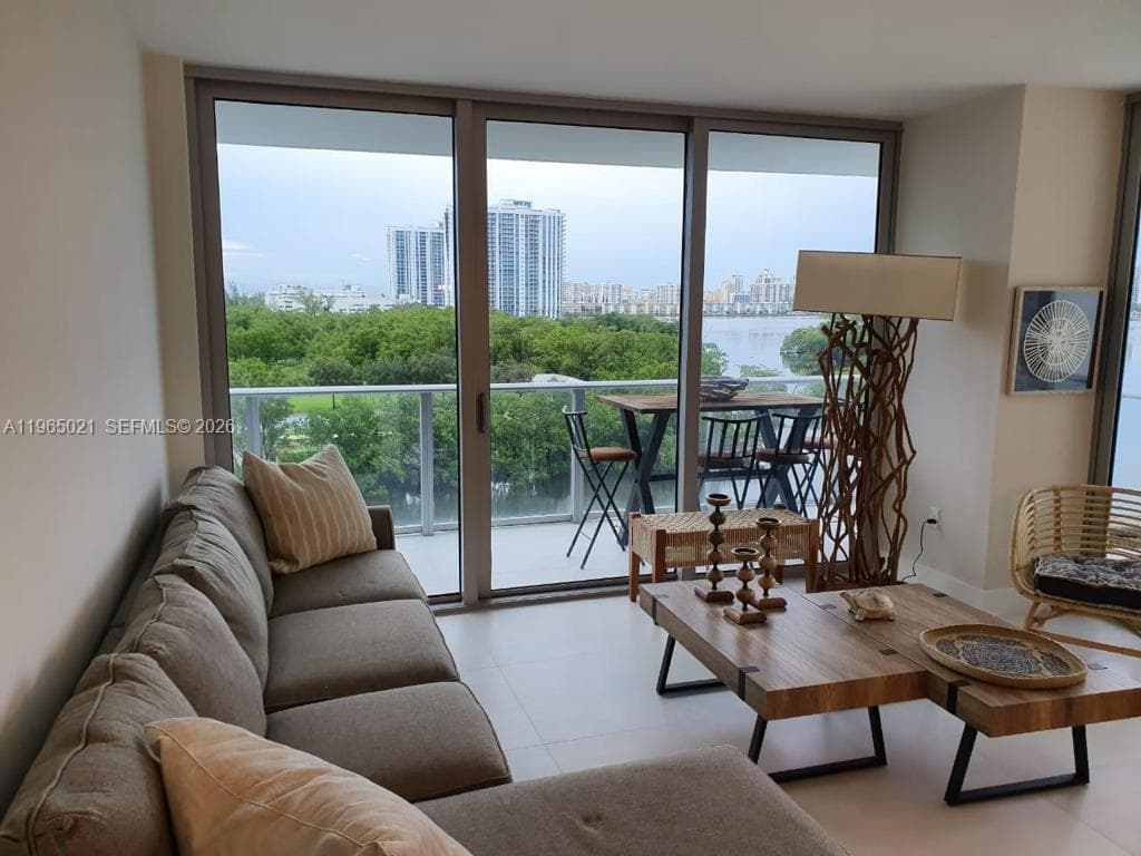 16385 Biscayne Blvd # 507, North Miami Beach FL 33160 — 11