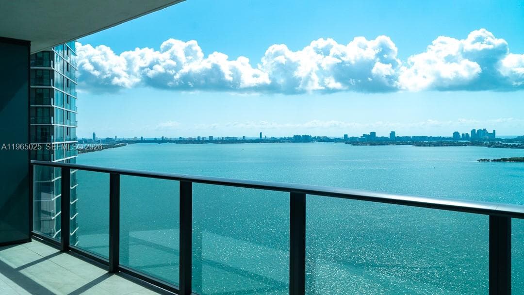 650 NE 32nd St # 2105, Miami FL 33137 — 2