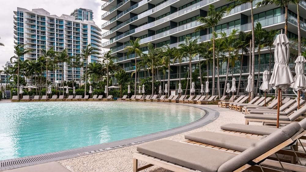 650 NE 32nd St # 2105, Miami FL 33137 — 27
