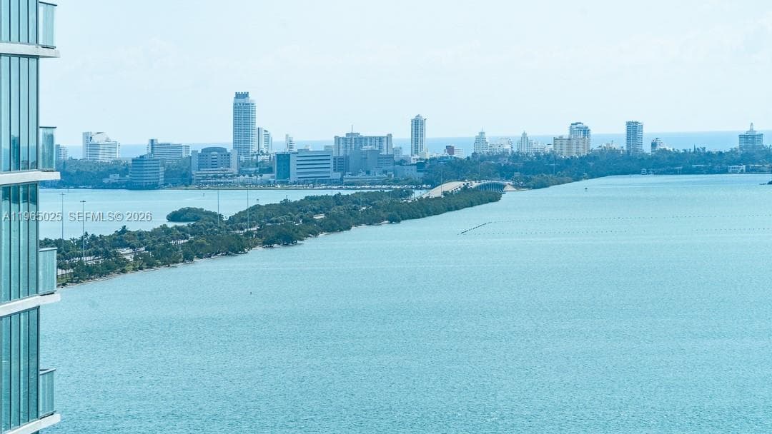650 NE 32nd St # 2105, Miami FL 33137 — 21