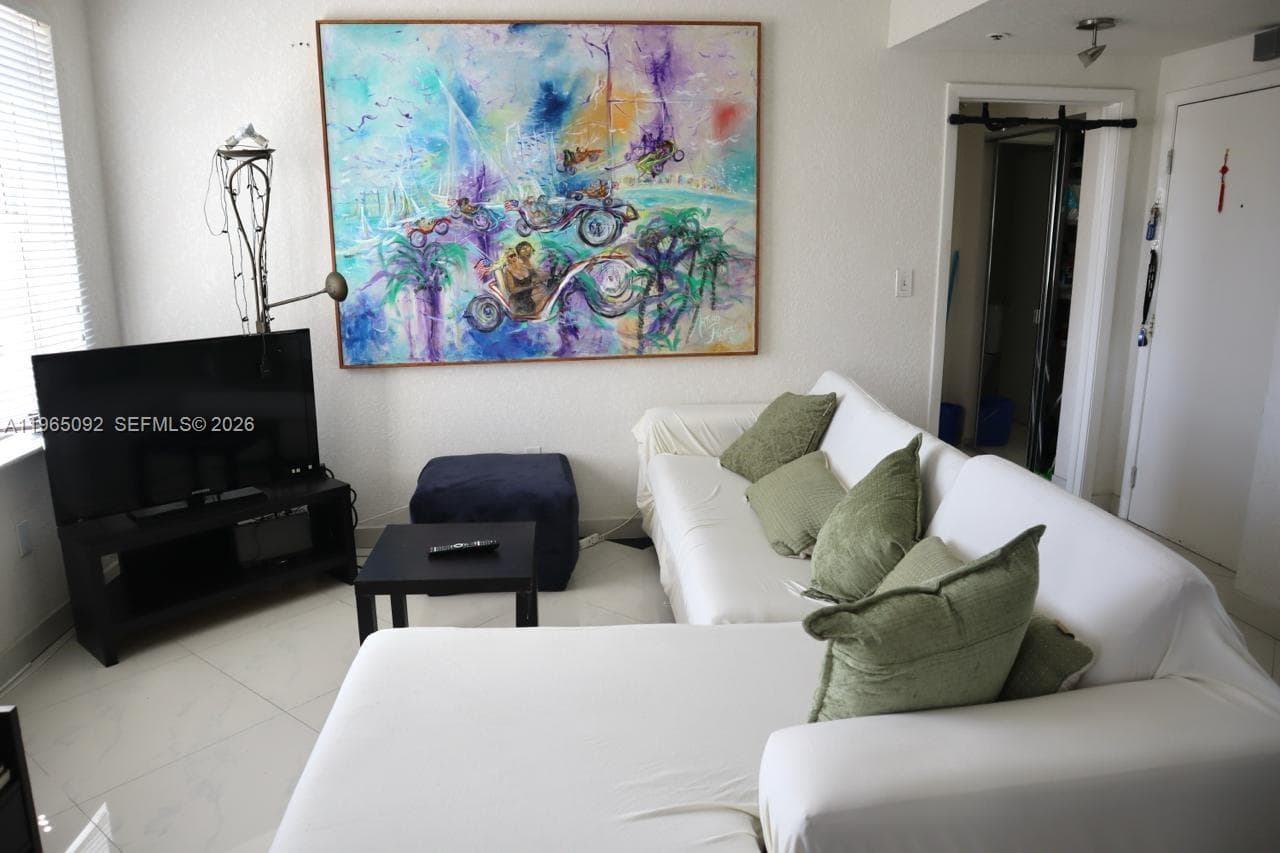 802 Euclid Ave # 305, Miami Beach FL 33139 — 2