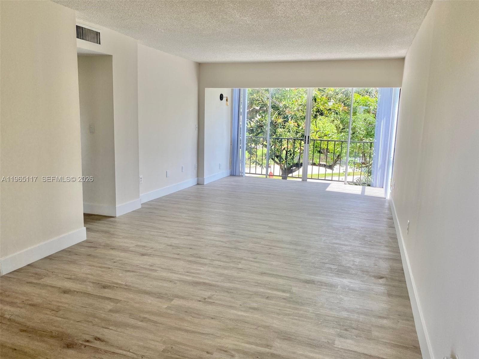 8897 Fontainebleau Blvd # 303, Miami FL 33172 — 2