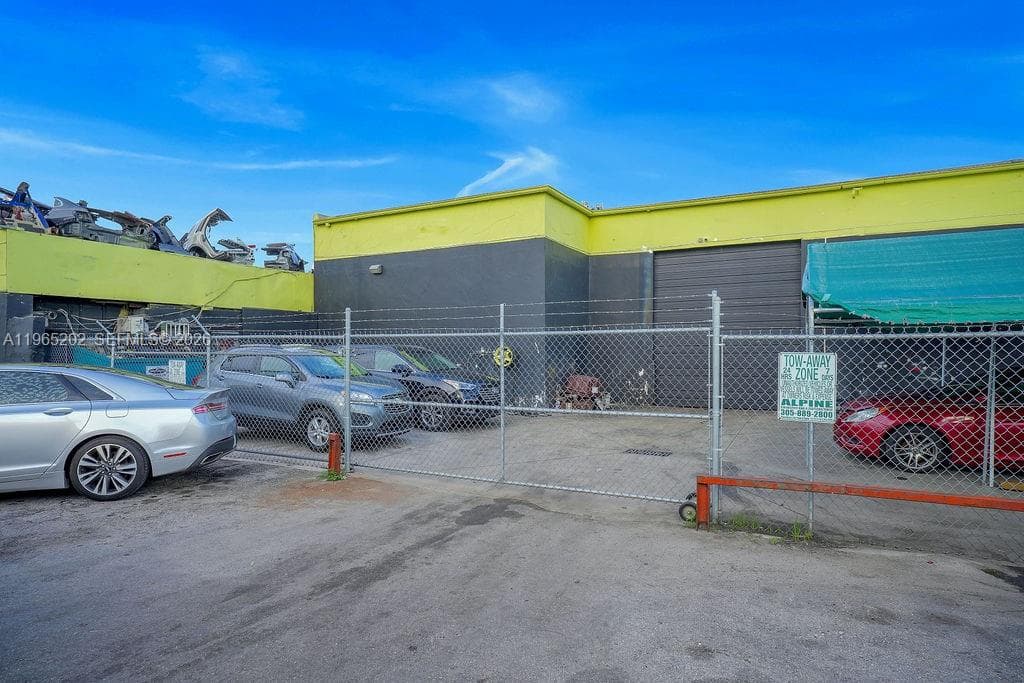 Hialeah, FL — 10