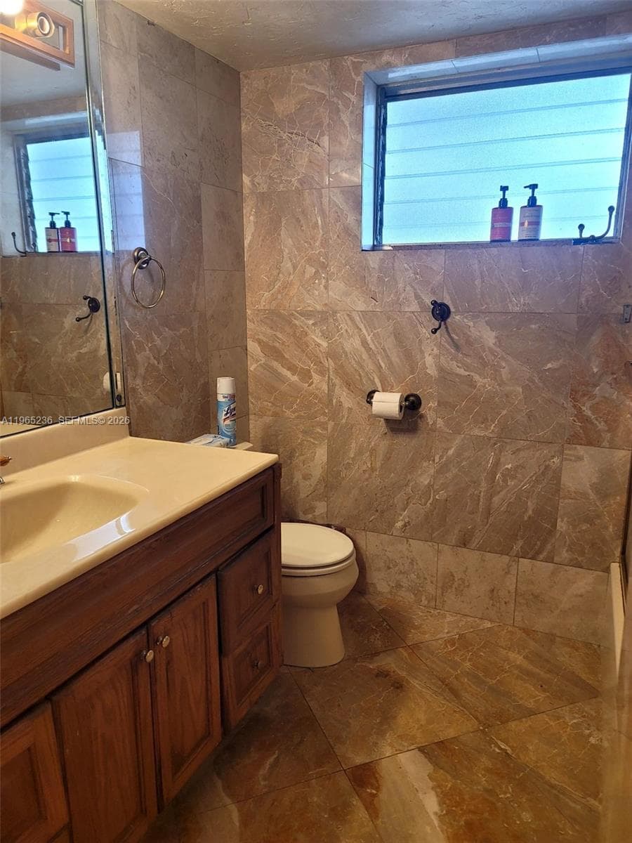 1690 NE 191st St # 1, Miami FL 33179 — 12
