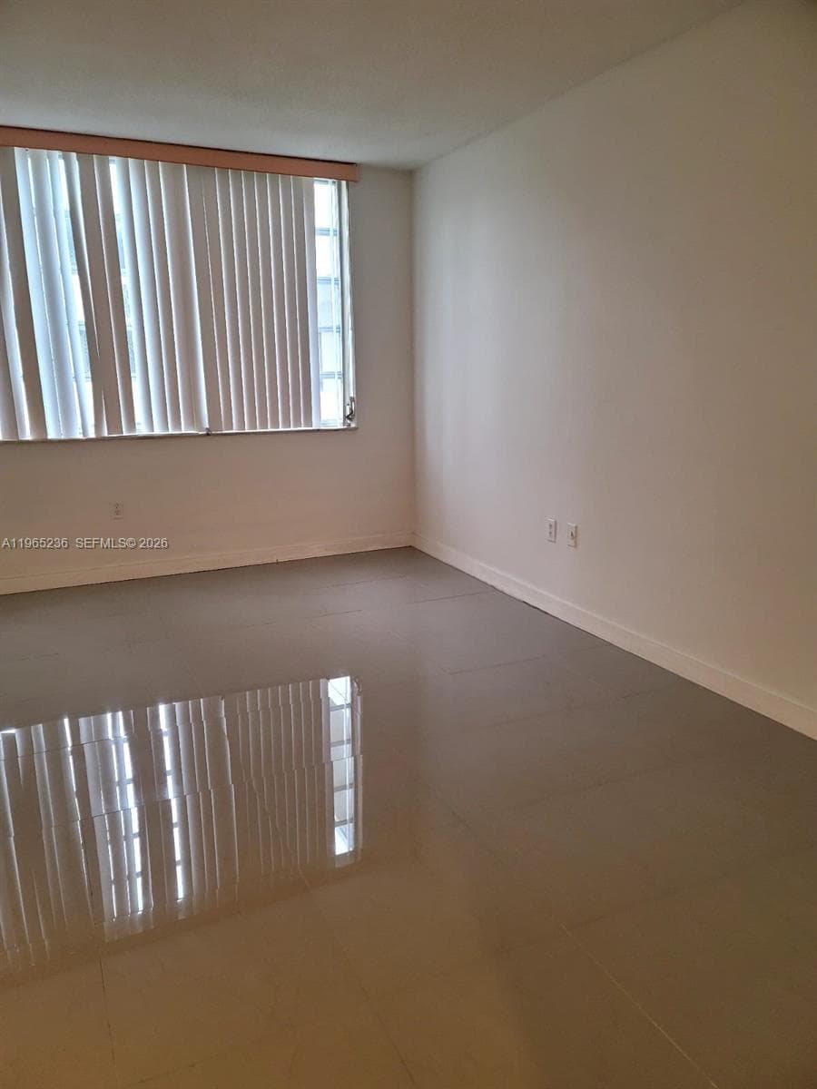 1690 NE 191st St # 1, Miami FL 33179 — 10