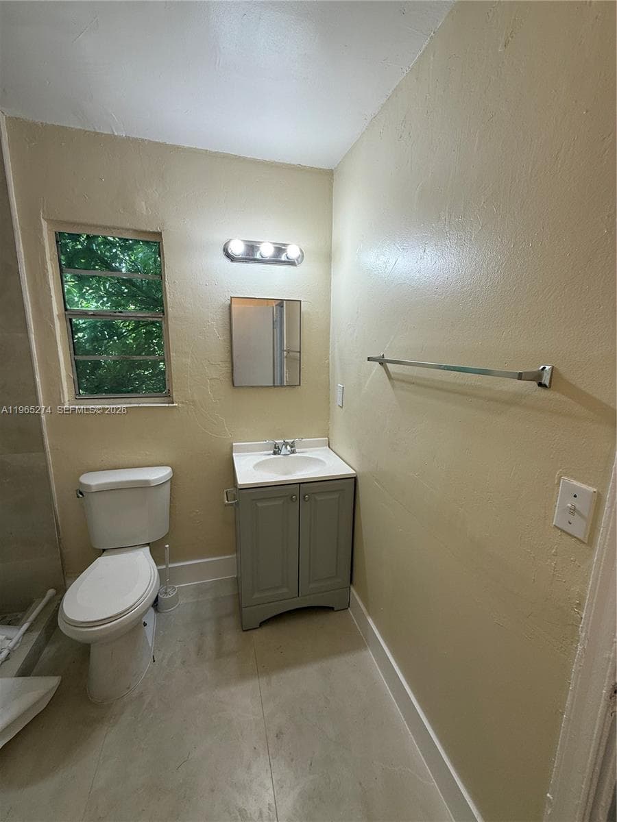 8290 NW 4th Ave # 2, Miami FL 33150 — 5