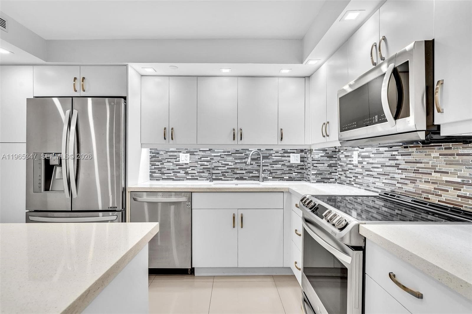 4000 Towerside Ter, Miami FL 33138 — 23
