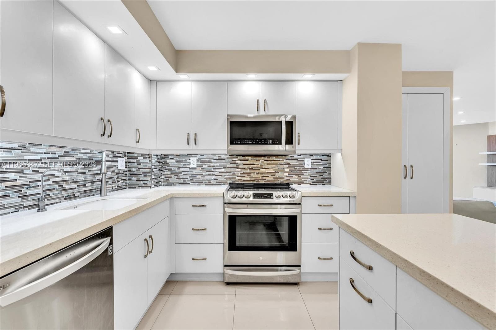 4000 Towerside Ter, Miami FL 33138 — 27