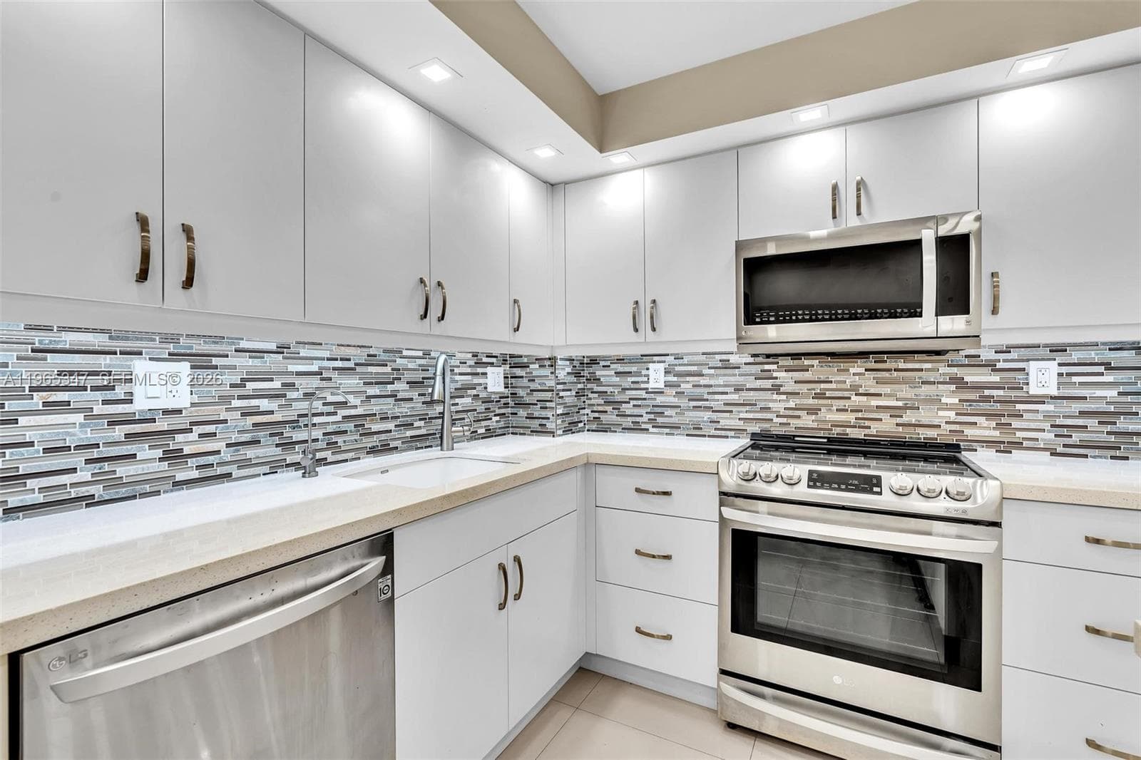 4000 Towerside Ter, Miami FL 33138 — 28
