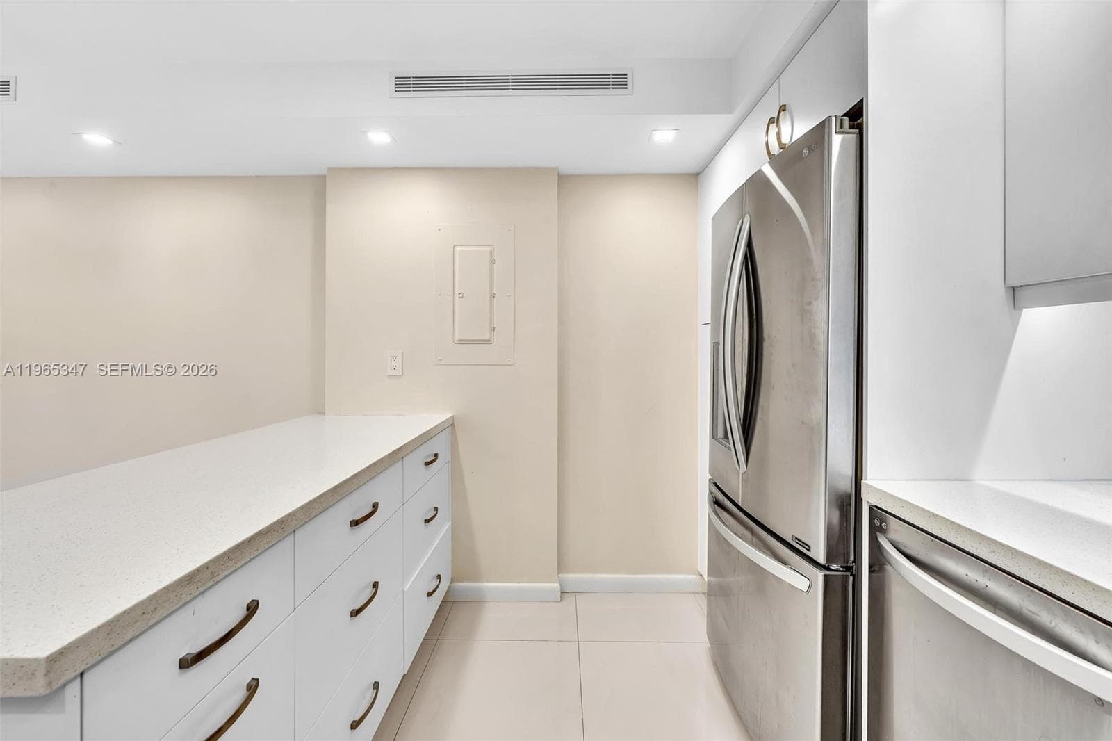 4000 Towerside Ter, Miami FL 33138 — 25