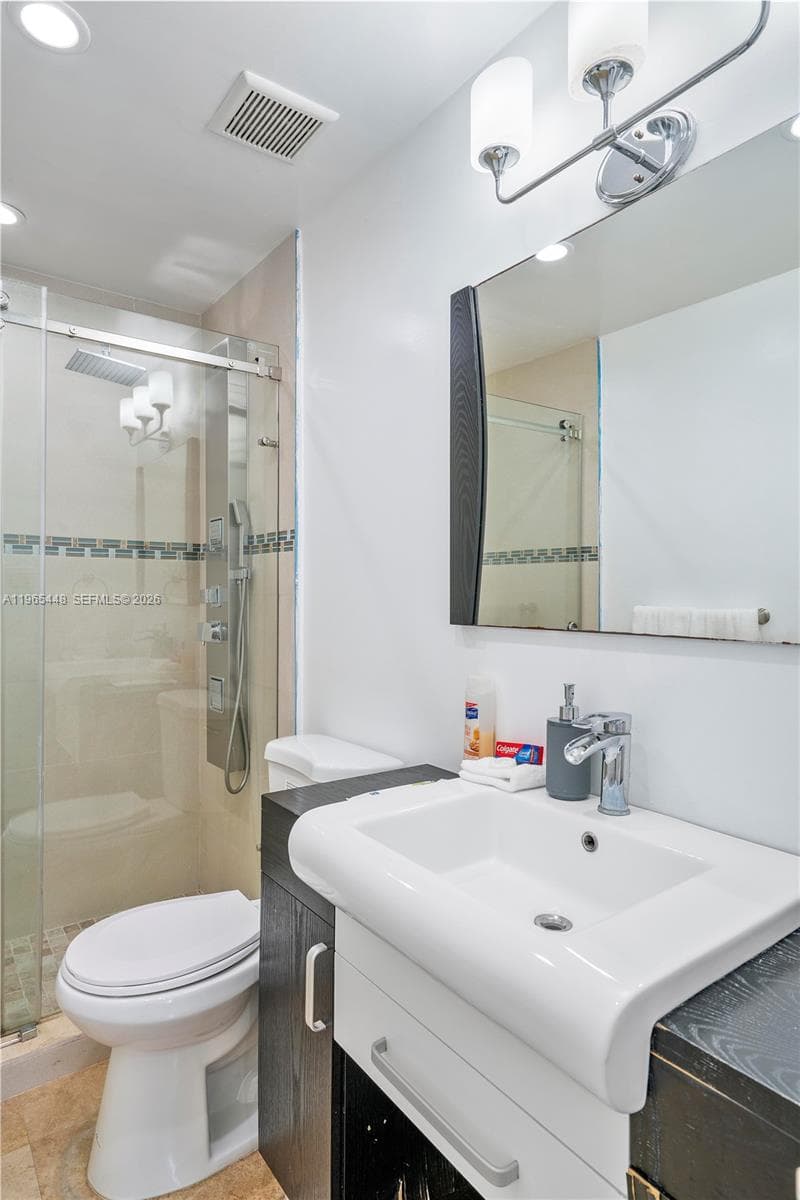 5601 Collins Ave # 423, Miami Beach FL 33140 — 7