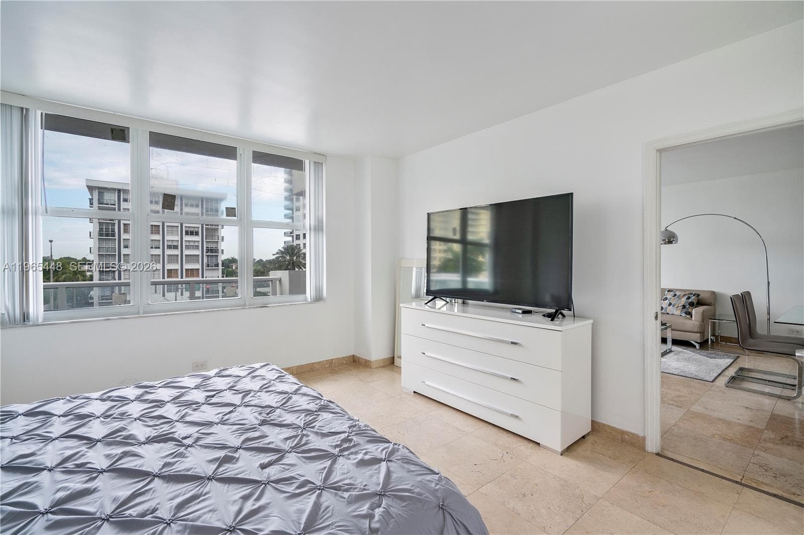5601 Collins Ave # 423, Miami Beach FL 33140 — 4
