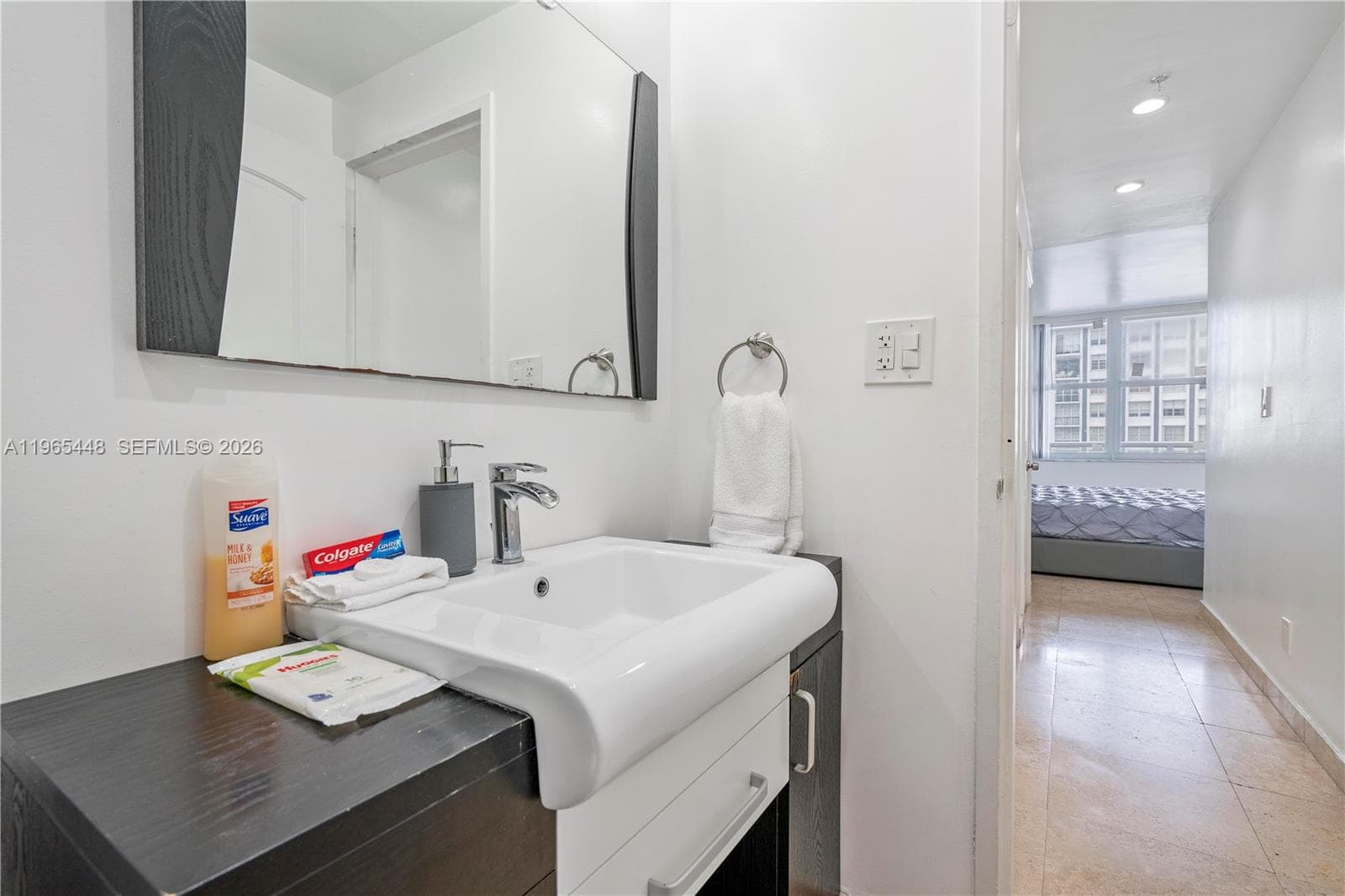 5601 Collins Ave # 423, Miami Beach FL 33140 — 8