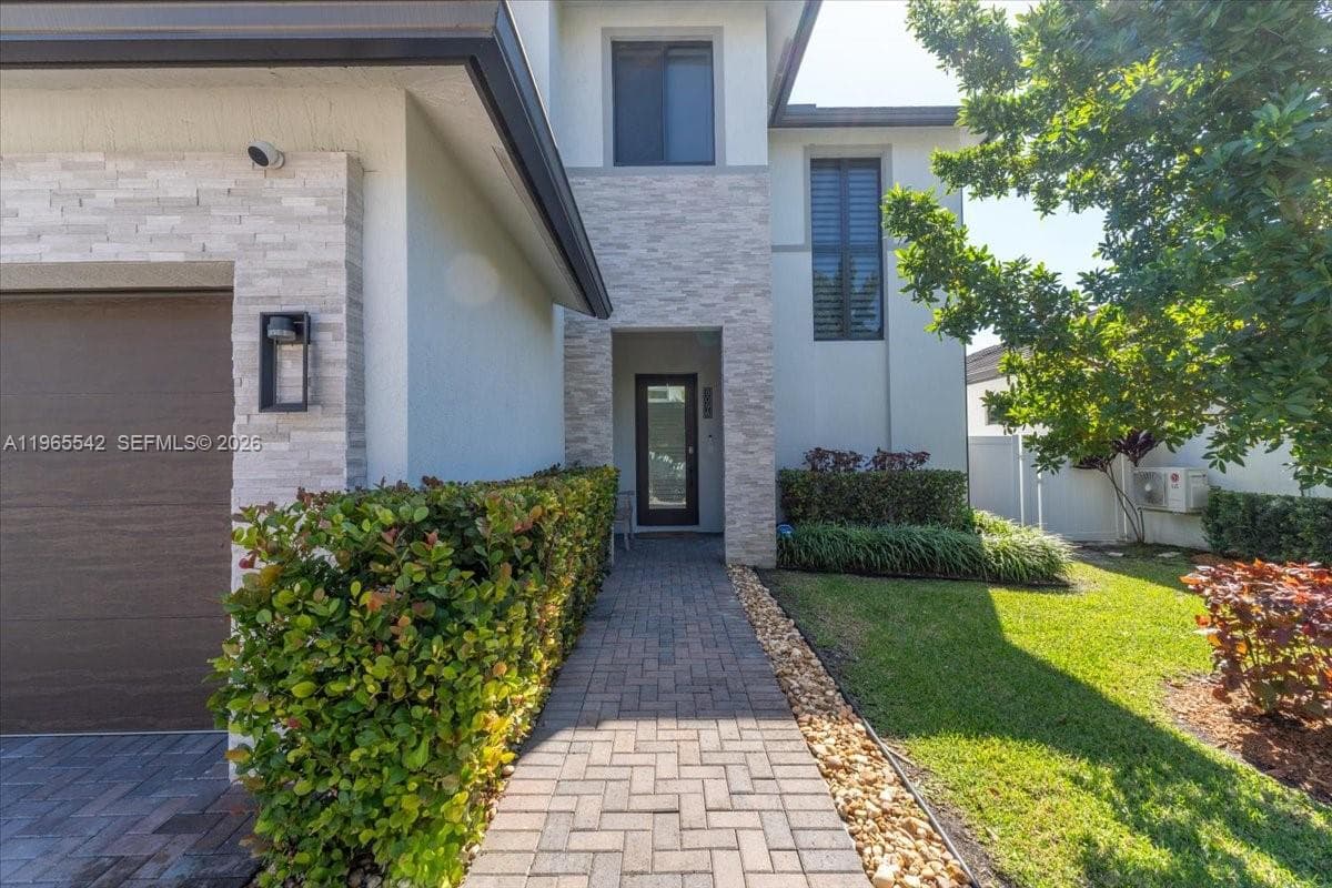 8096 NW 48th Ter, Doral FL 33166 — 7
