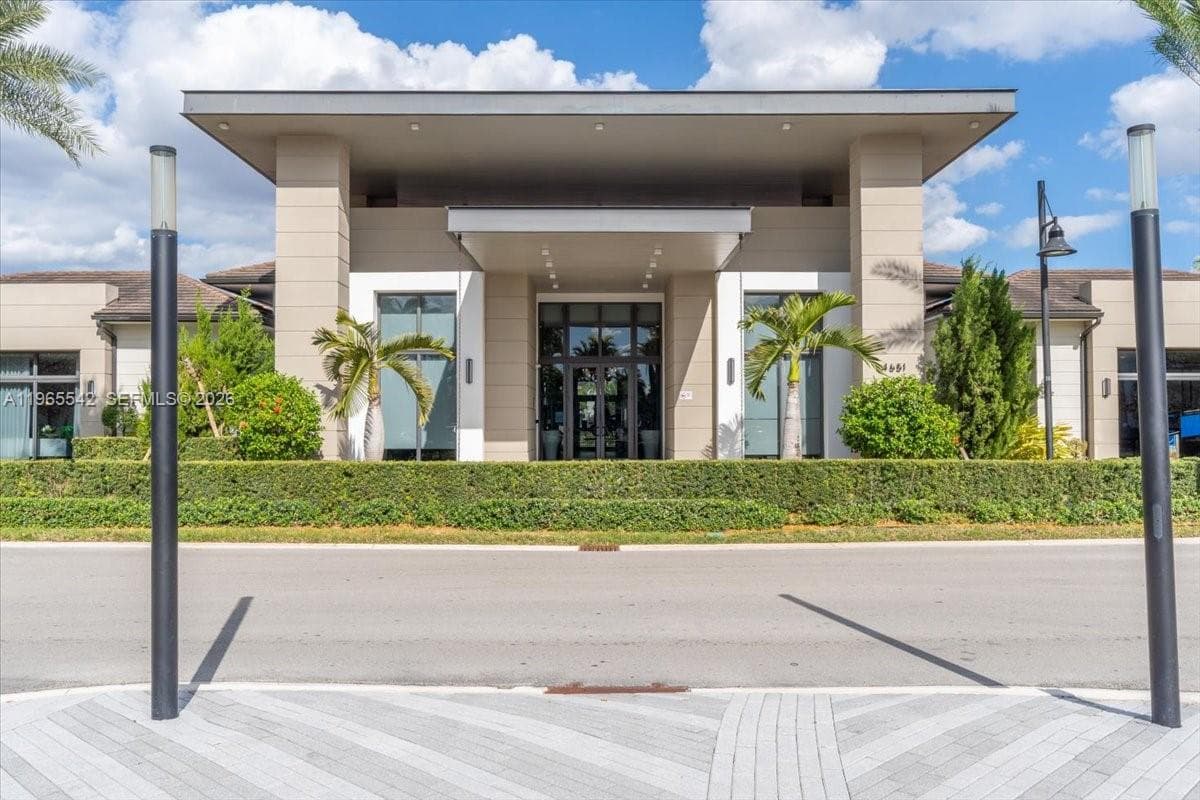 8096 NW 48th Ter, Doral FL 33166 — 41