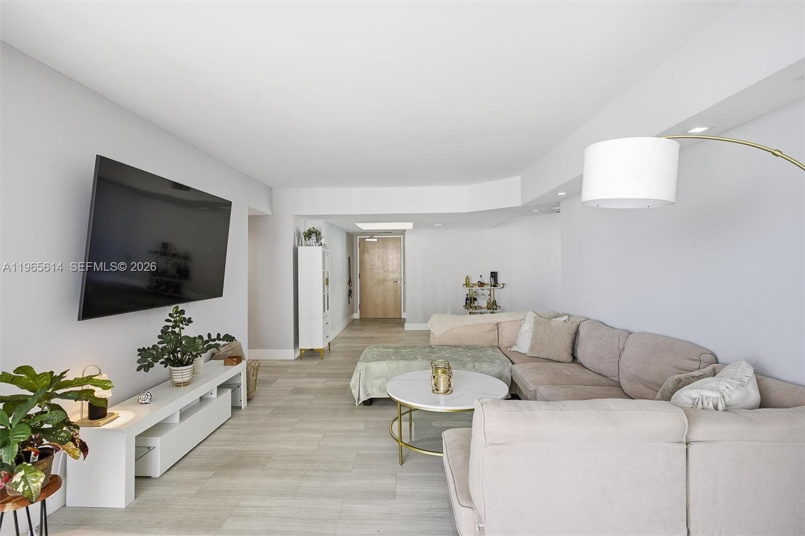 16485 Collins Ave # 1034, Sunny Isles Beach FL 33160 — 17