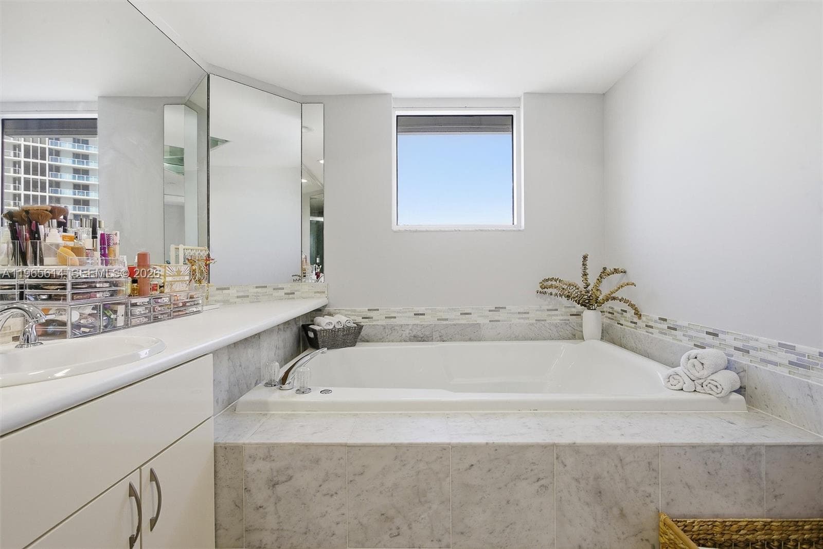 16485 Collins Ave # 1034, Sunny Isles Beach FL 33160 — 34