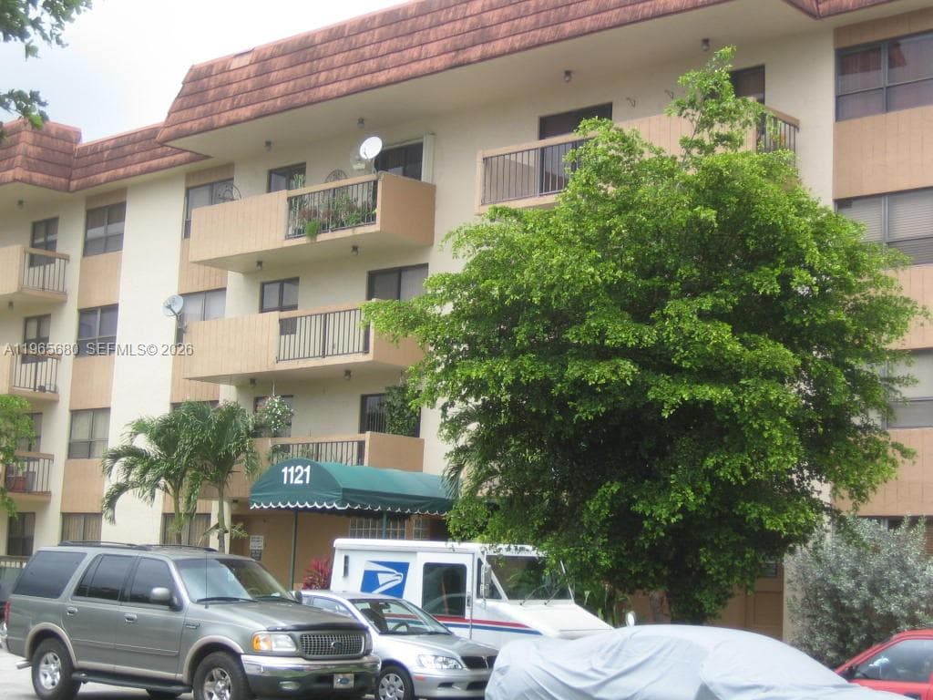 1121 SW 122 AV # 414, Miami FL 33184 — 1