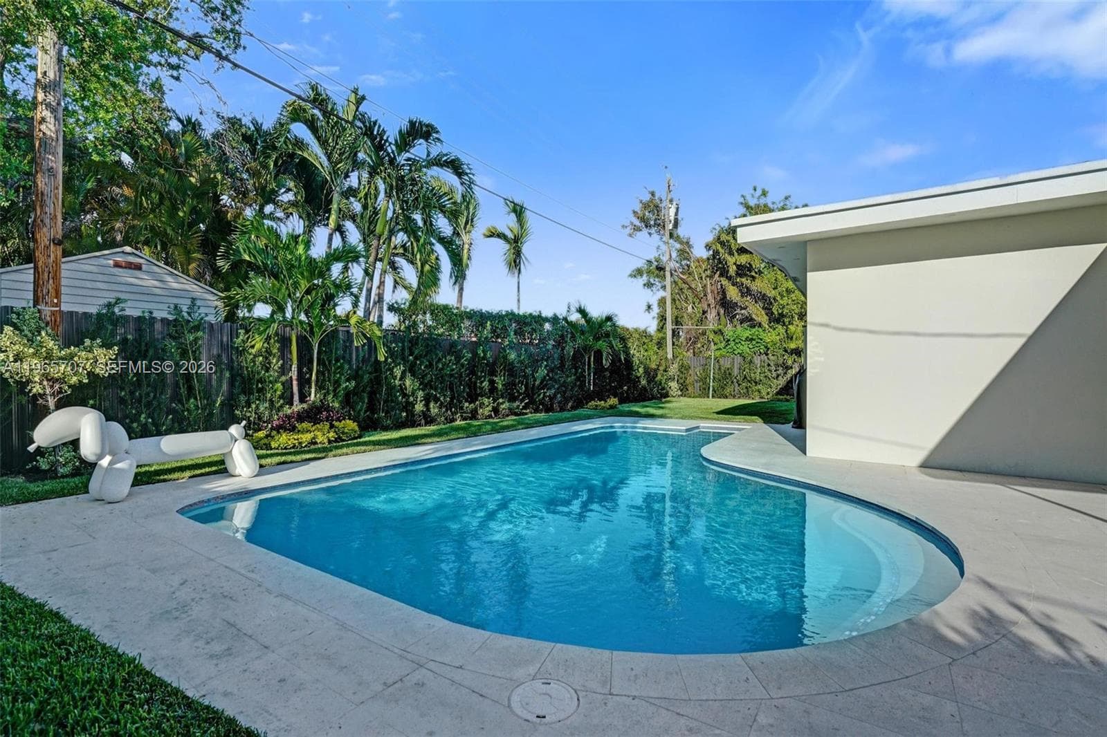 1941 NE 186th Dr, North Miami Beach FL 33179 — 51
