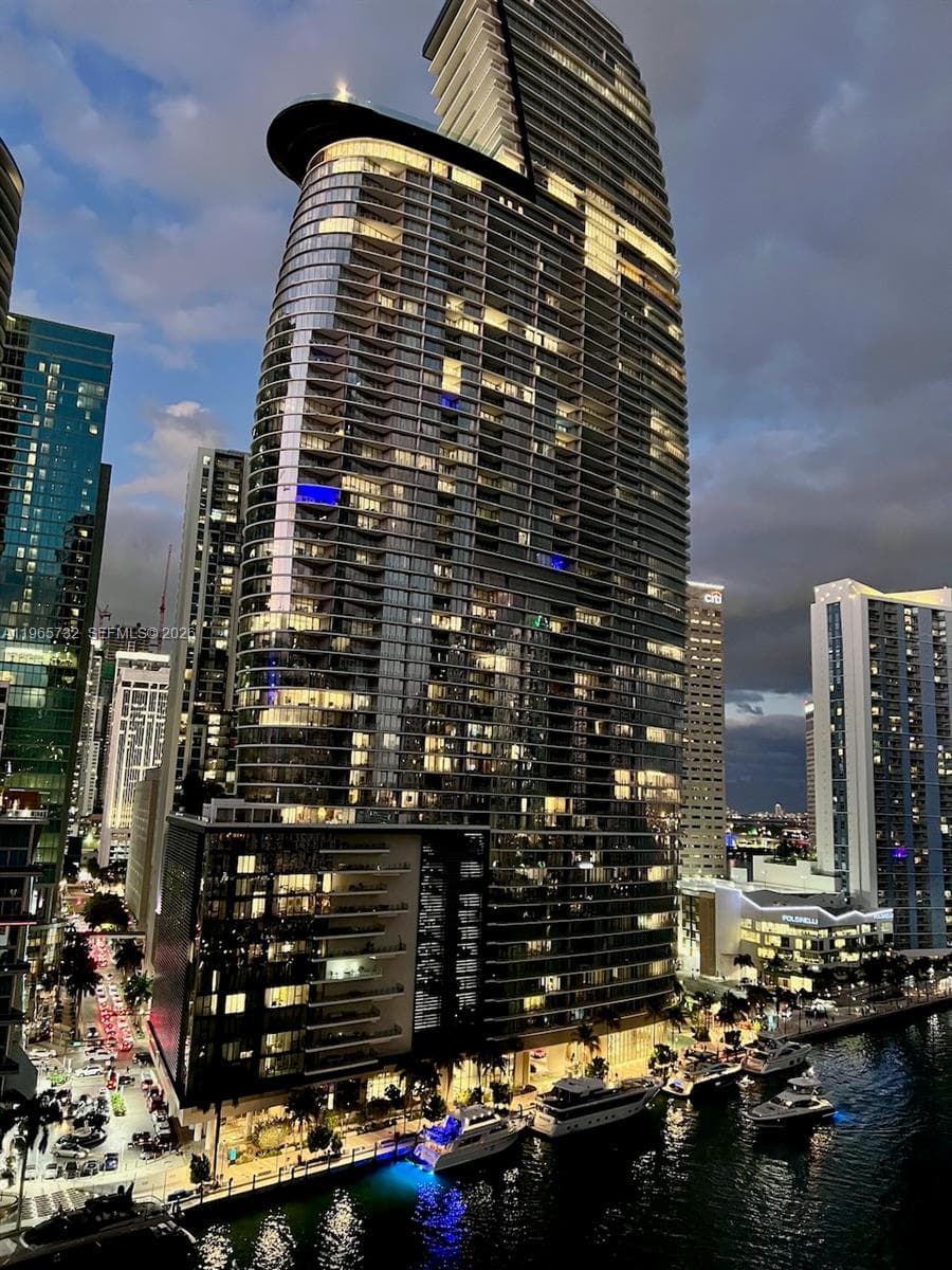 475 Brickell Ave # 1715, Miami FL 33131 — 2