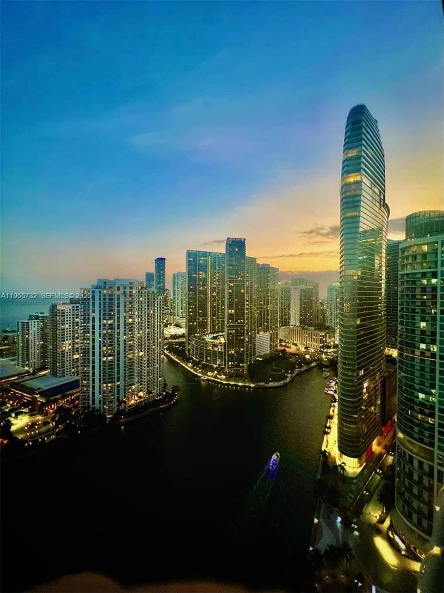 475 Brickell Ave # 1715, Miami FL 33131 — 16