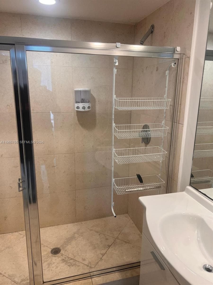 475 Brickell Ave # 3613, Miami FL 33131 — 16