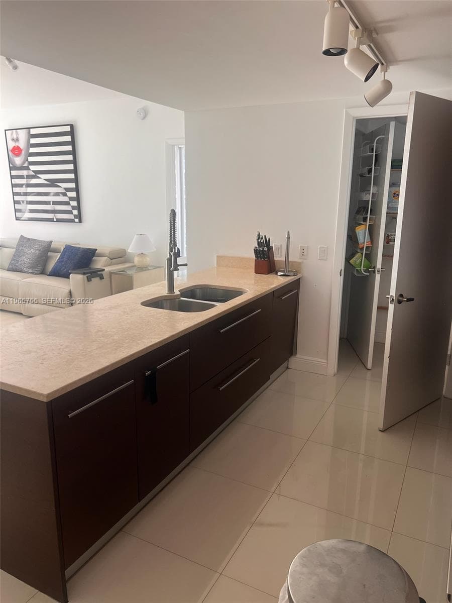 475 Brickell Ave # 3613, Miami FL 33131 — 3