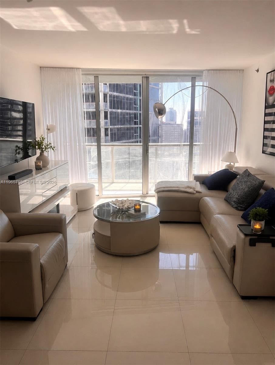 475 Brickell Ave # 3613, Miami FL 33131 — 1