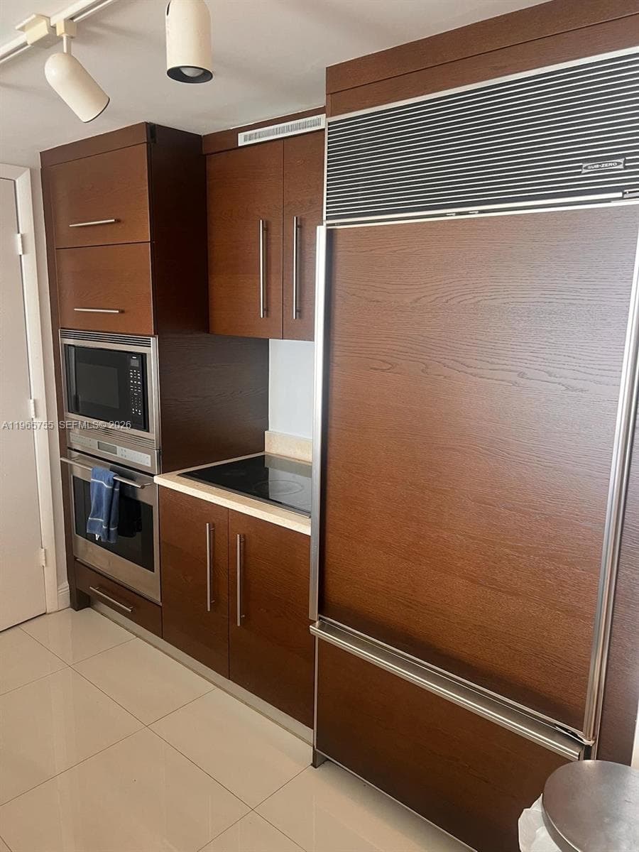 475 Brickell Ave # 3613, Miami FL 33131 — 9