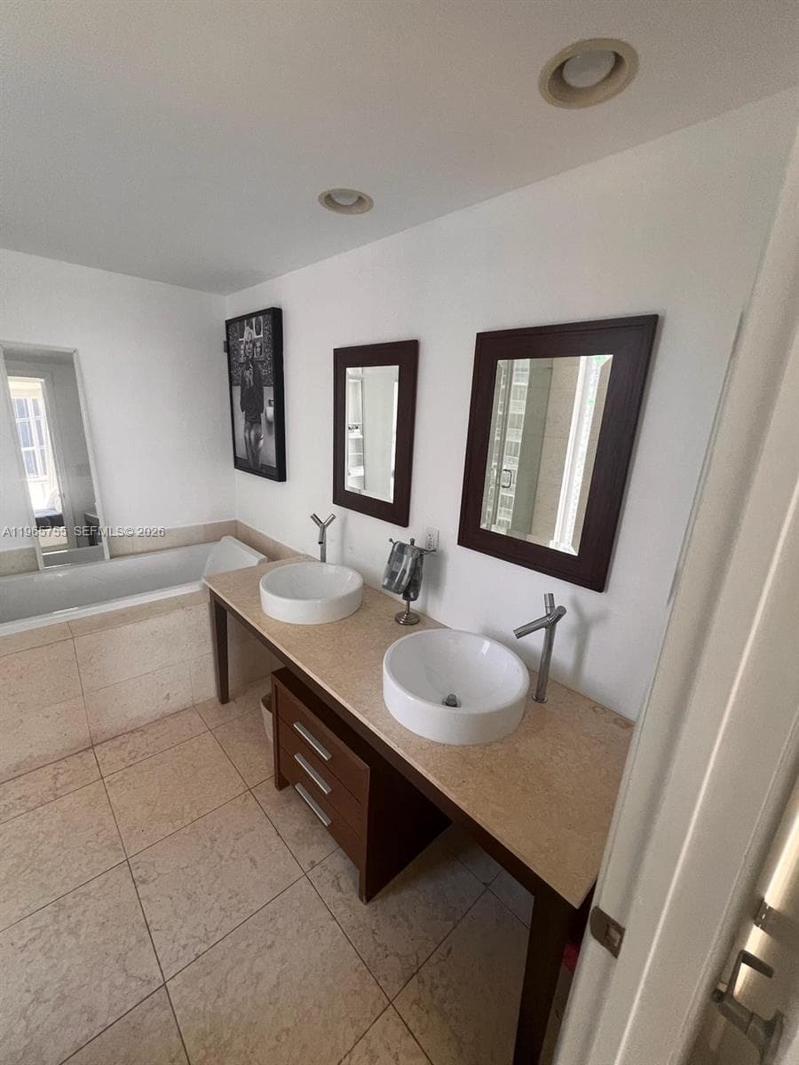 475 Brickell Ave # 3613, Miami FL 33131 — 24