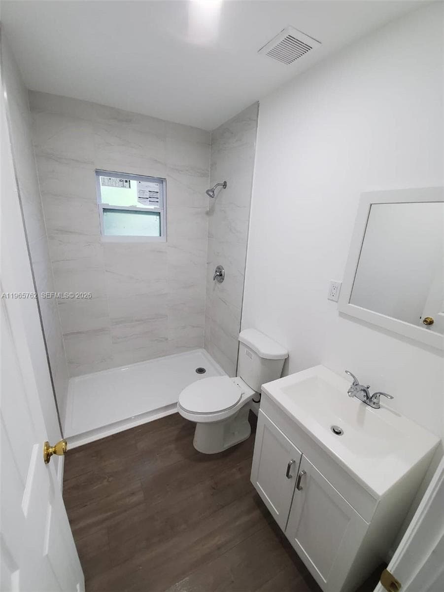 2425 NW 28th St, Miami FL 33142 — 14