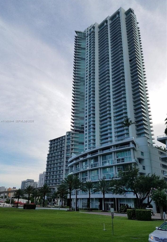 350 S Miami Ave # 2114, Miami FL 33130 — 24