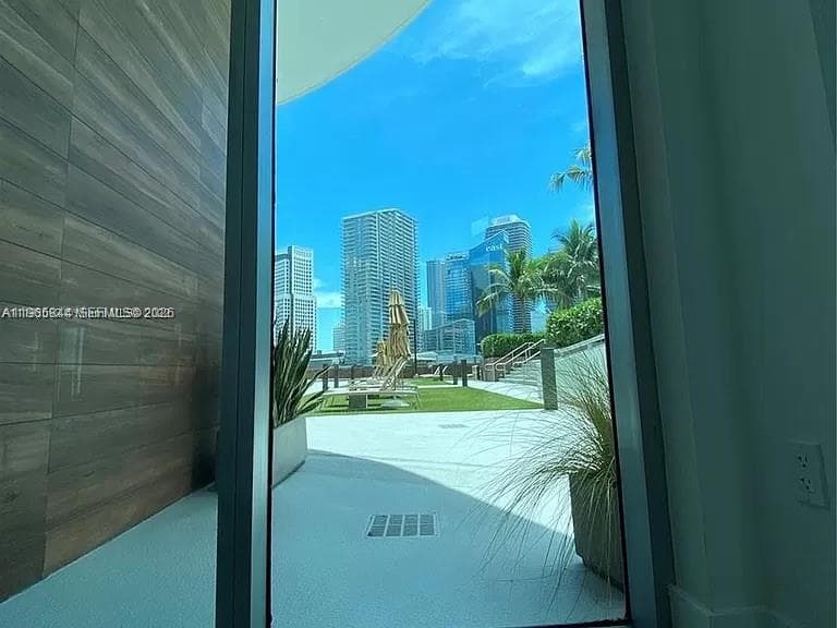 350 S Miami Ave # 2114, Miami FL 33130 — 25