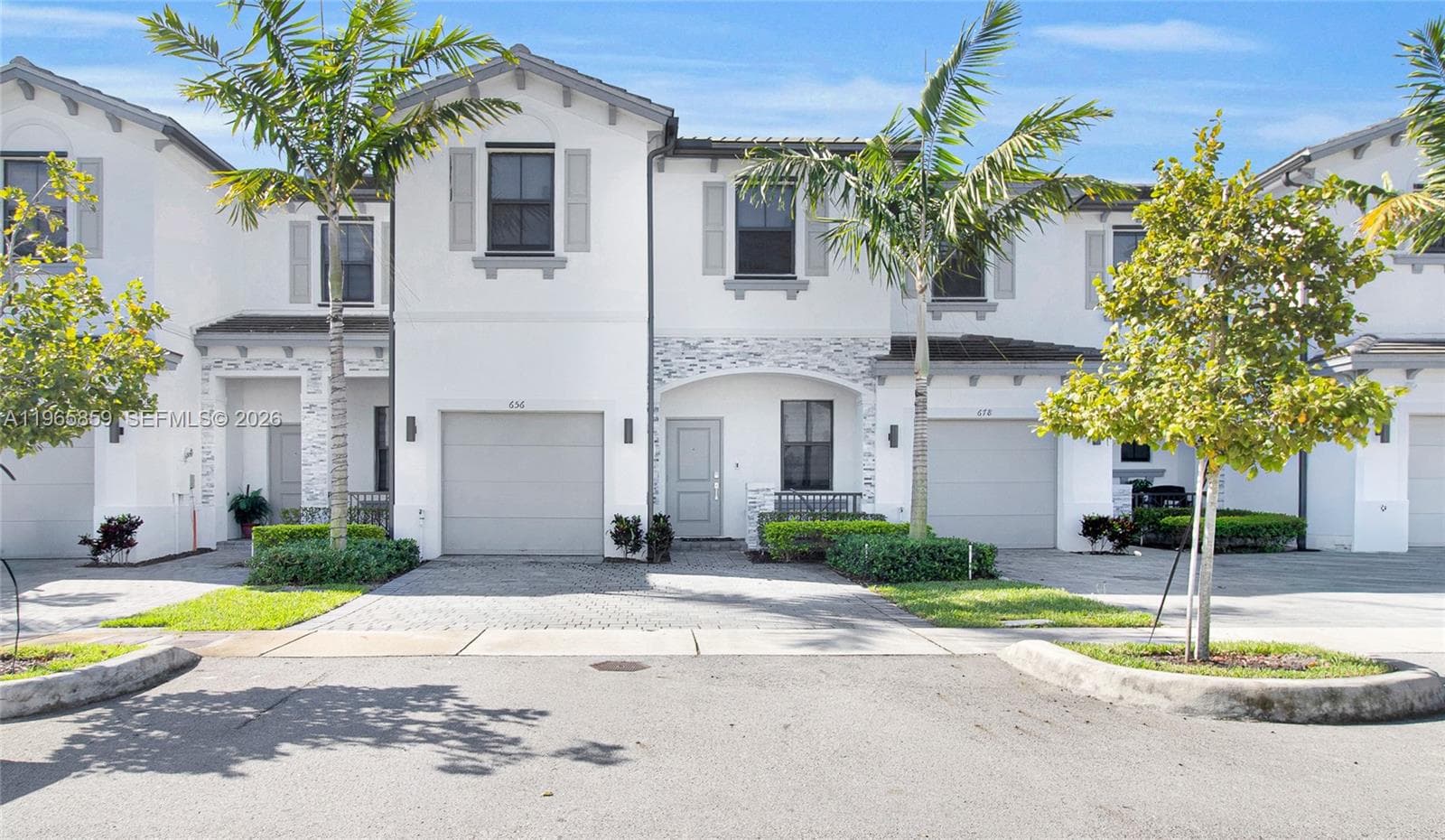656 NW 203rd Ter, Miami Gardens FL 33169 — 1