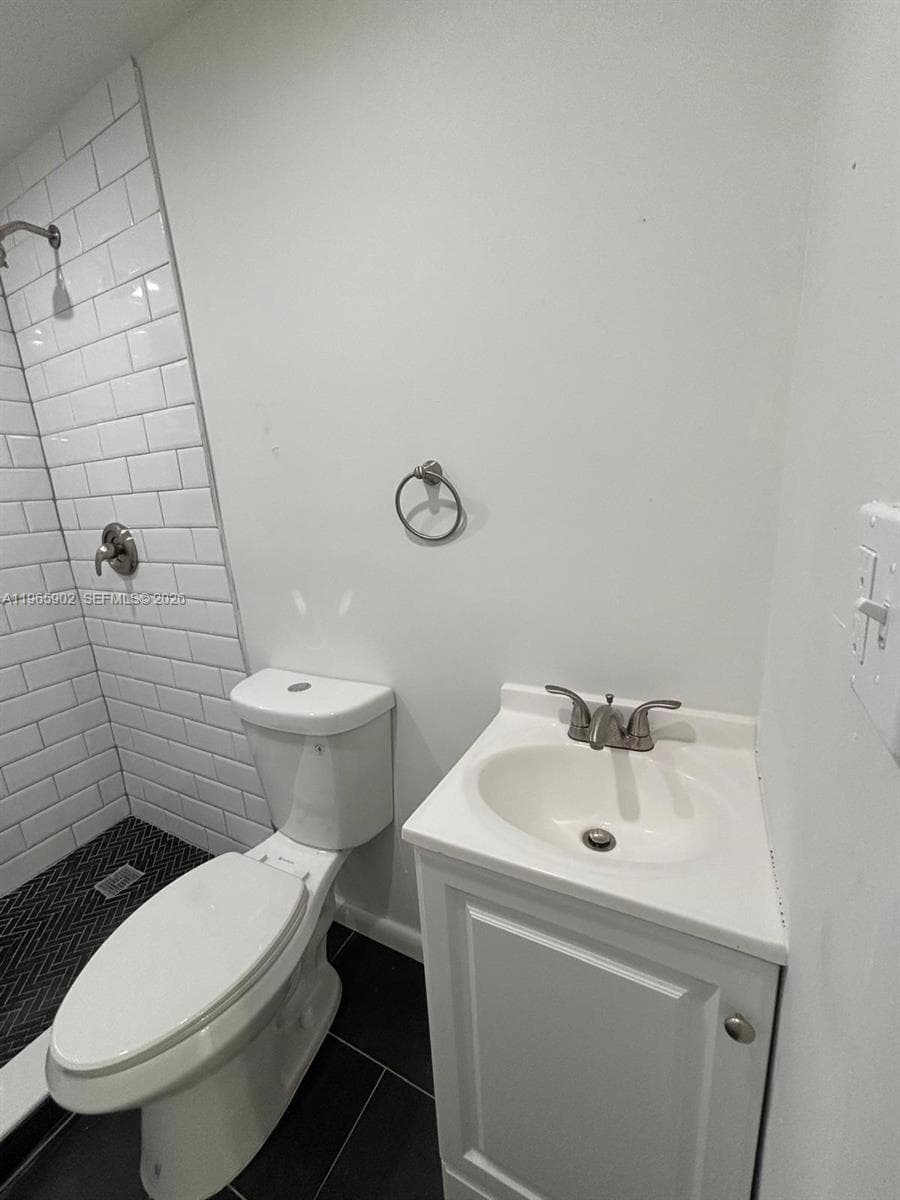 200 NW 13th St # 5, Miami FL 33136 — 5