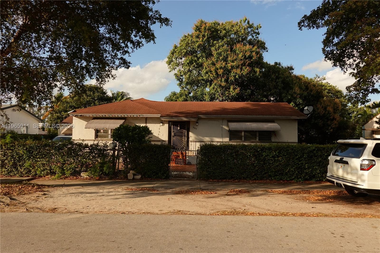 909 NW 76th St, Miami FL 33150 — 1